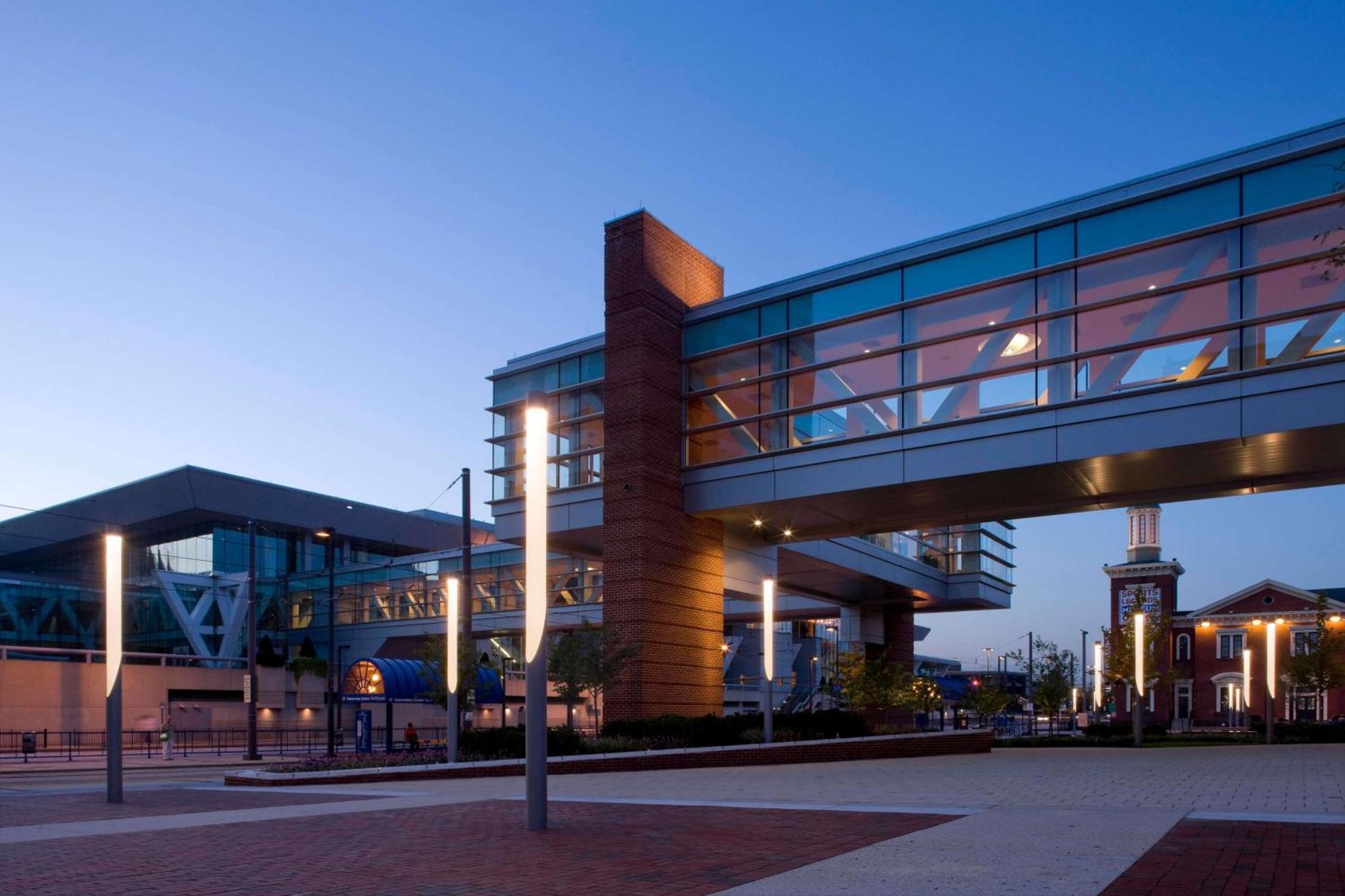 Hilton Baltimore Inner Harbor Exterior photo