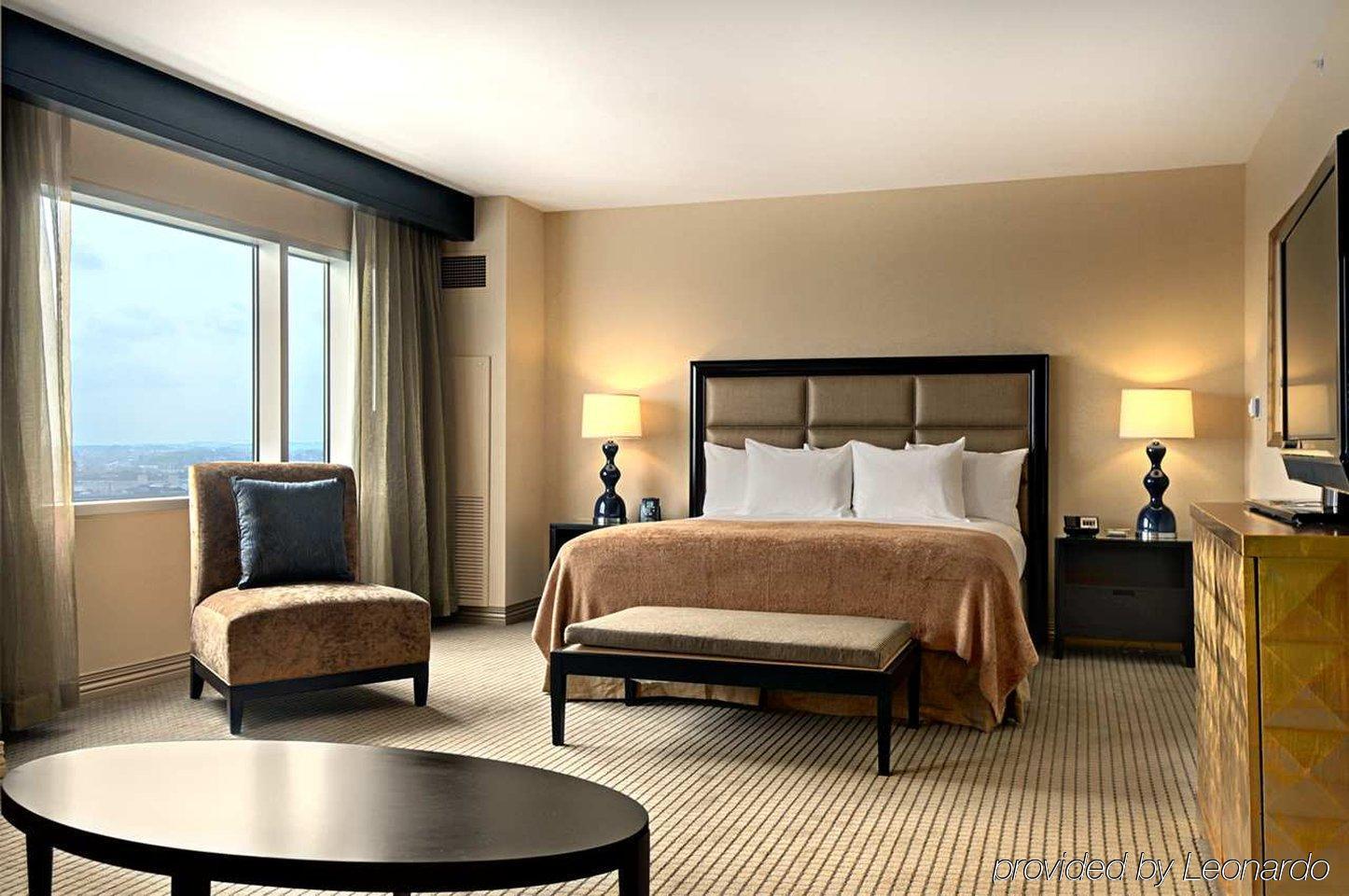 Hilton Baltimore Inner Harbor Room photo